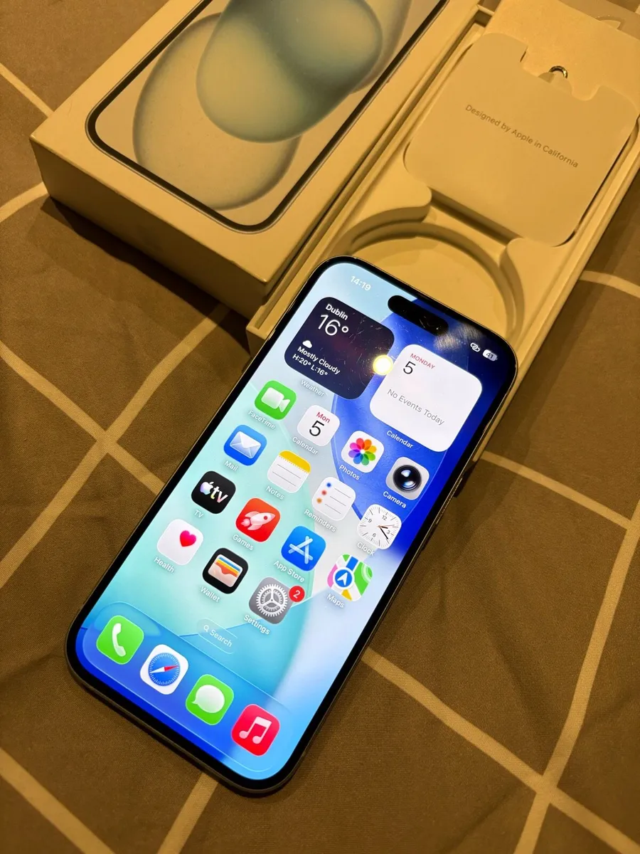 iPhone 15  ( Unlocked / Sim Free ) - Image 1