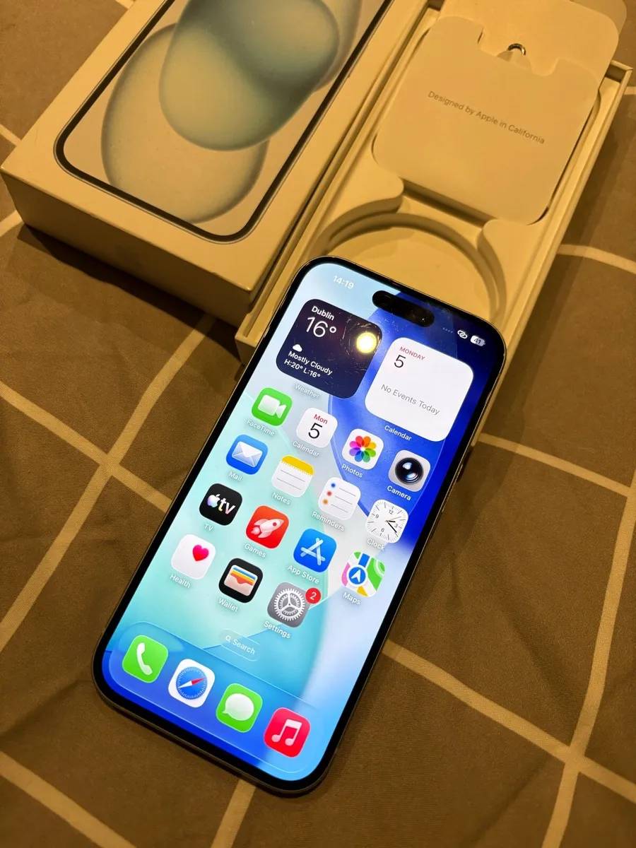 iPhone 15  ( Unlocked / Sim Free ) - Image 2