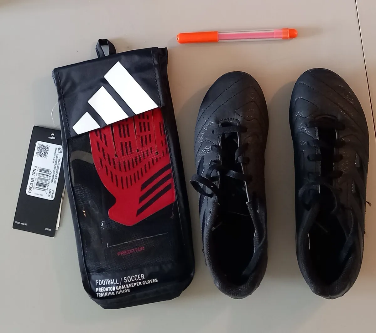 Football Gloves + shoes - Image 2