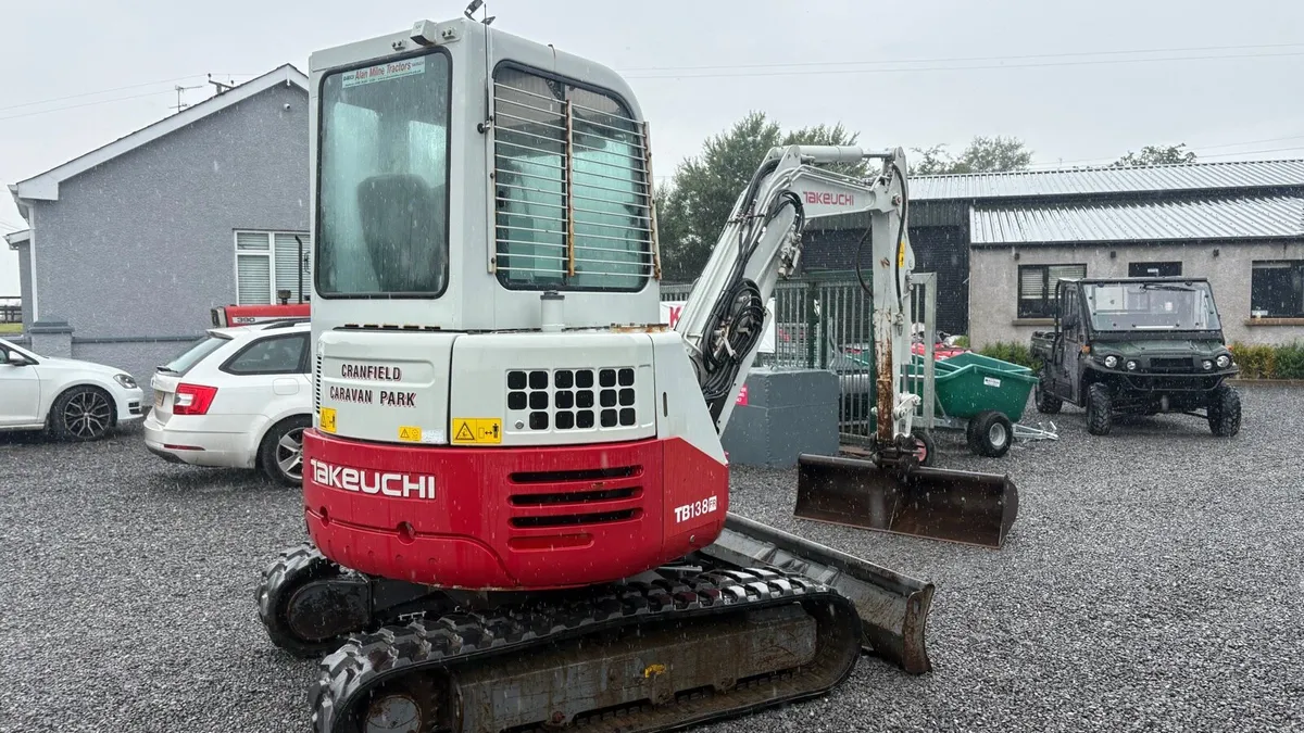 2018 Takeuchi 3.8 ton - Image 3
