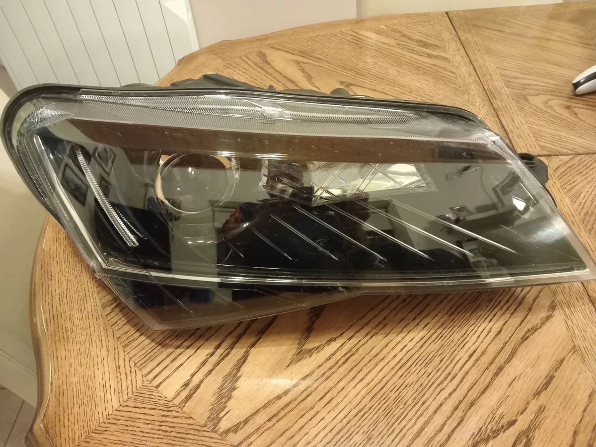 2019 Skoda Superb Xenon Headlight - Drivers Side - Image 4