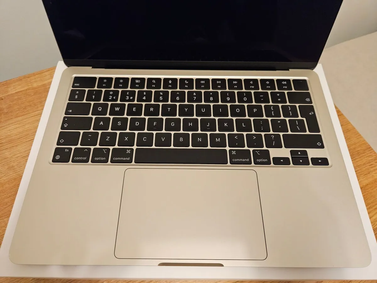 MacBook Air M2 2022, Starlight, 8GB / 512GB - Image 2