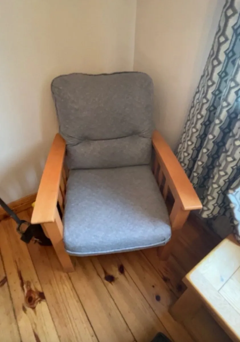 Two seater and two chairs - Image 4