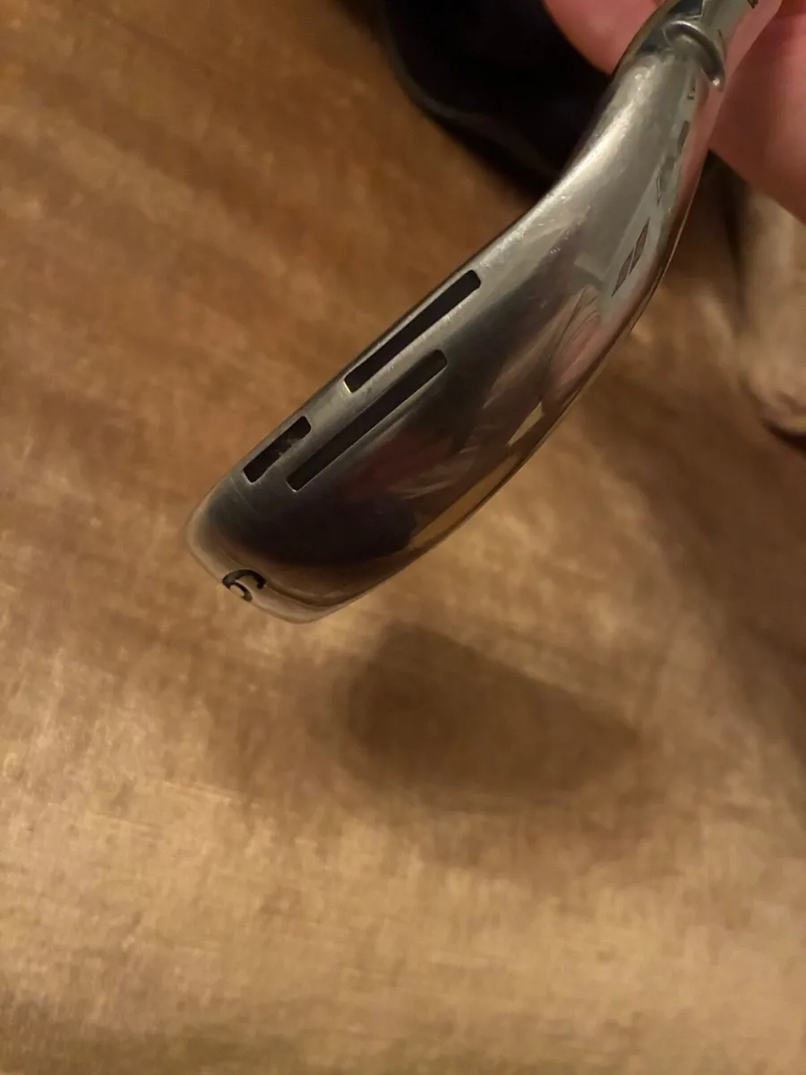 Wilson staff D9 irons. Immaculate condition - Image 3