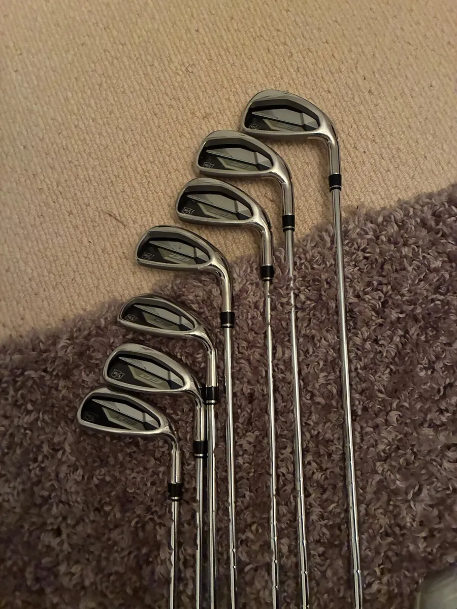 Wilson staff D9 irons. Immaculate condition - Image 1