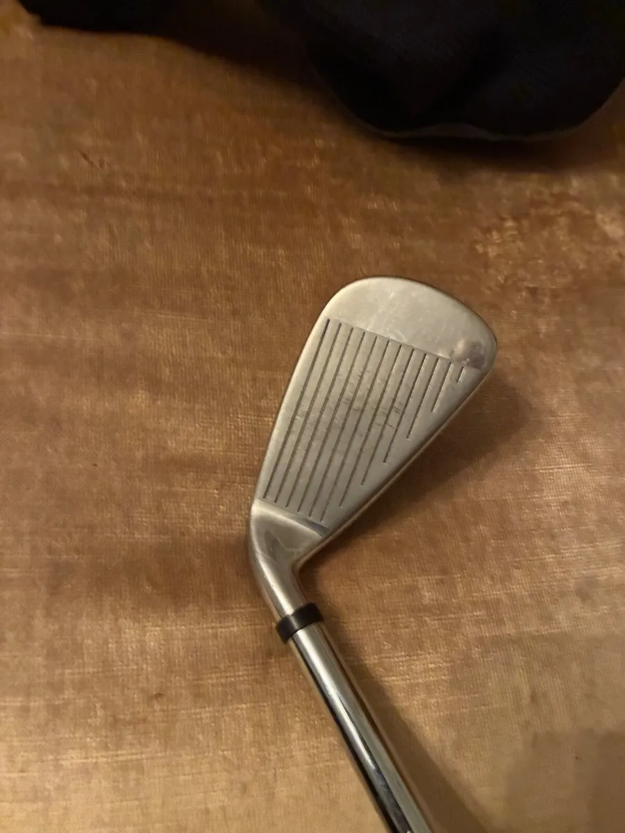 Wilson staff D11 Irons 5 to PW + Gap wedge - Image 2