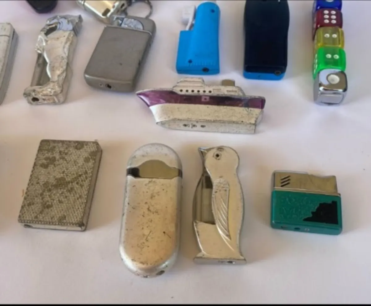 JOB LOT OF OLD LIGHTERS ... PRE 2000 - Image 4