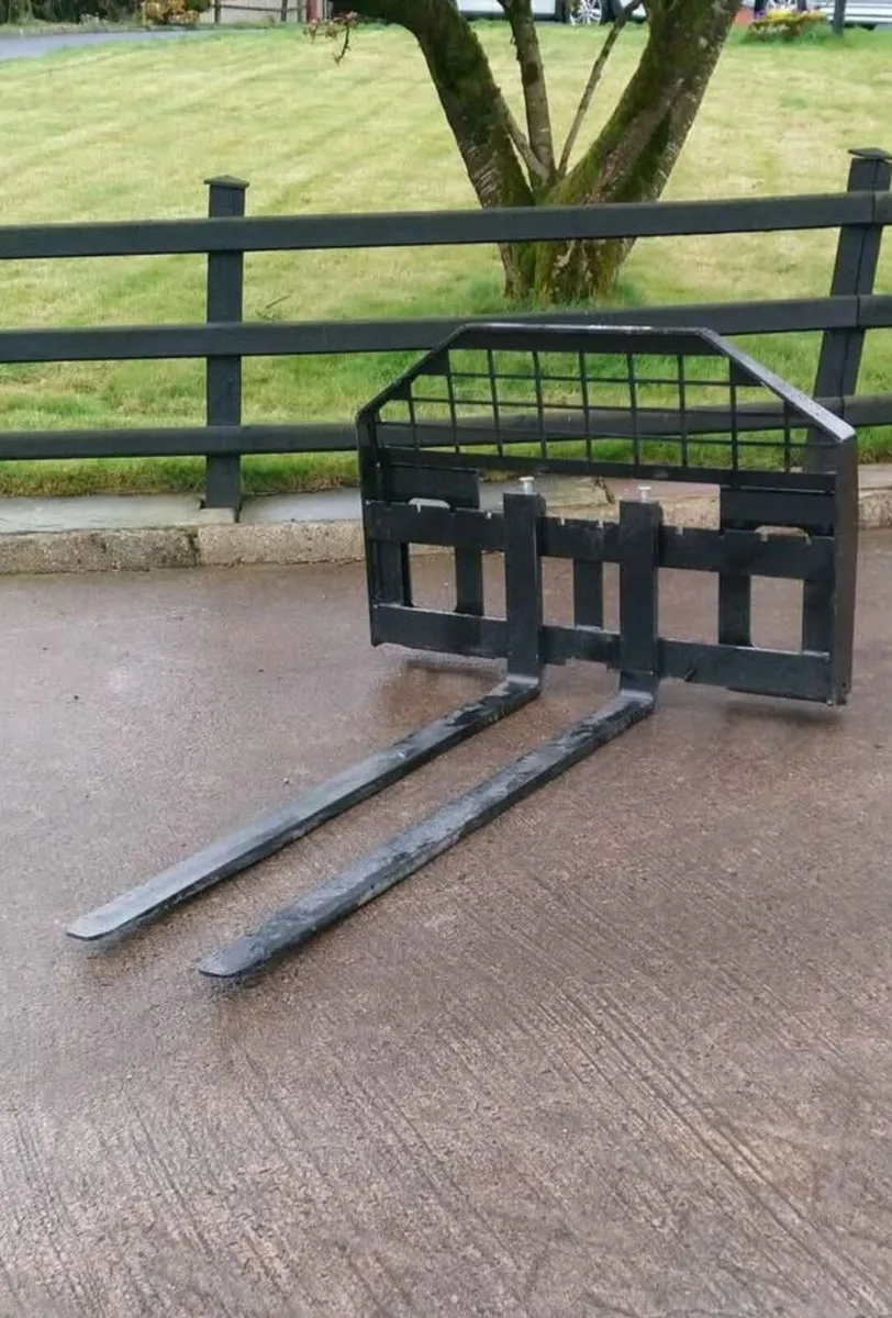 SKIDSTEER PALLET FORKS - Image 1