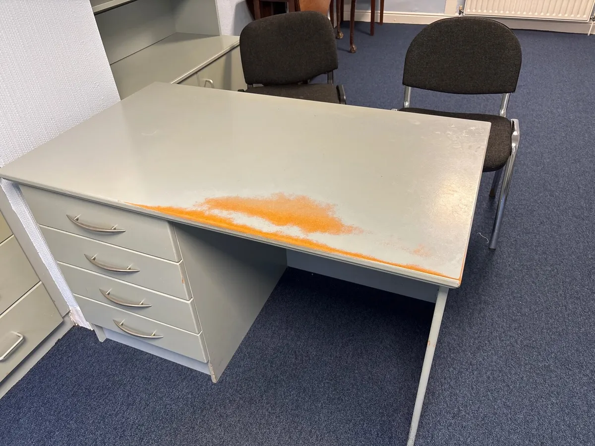 Office table - Image 1