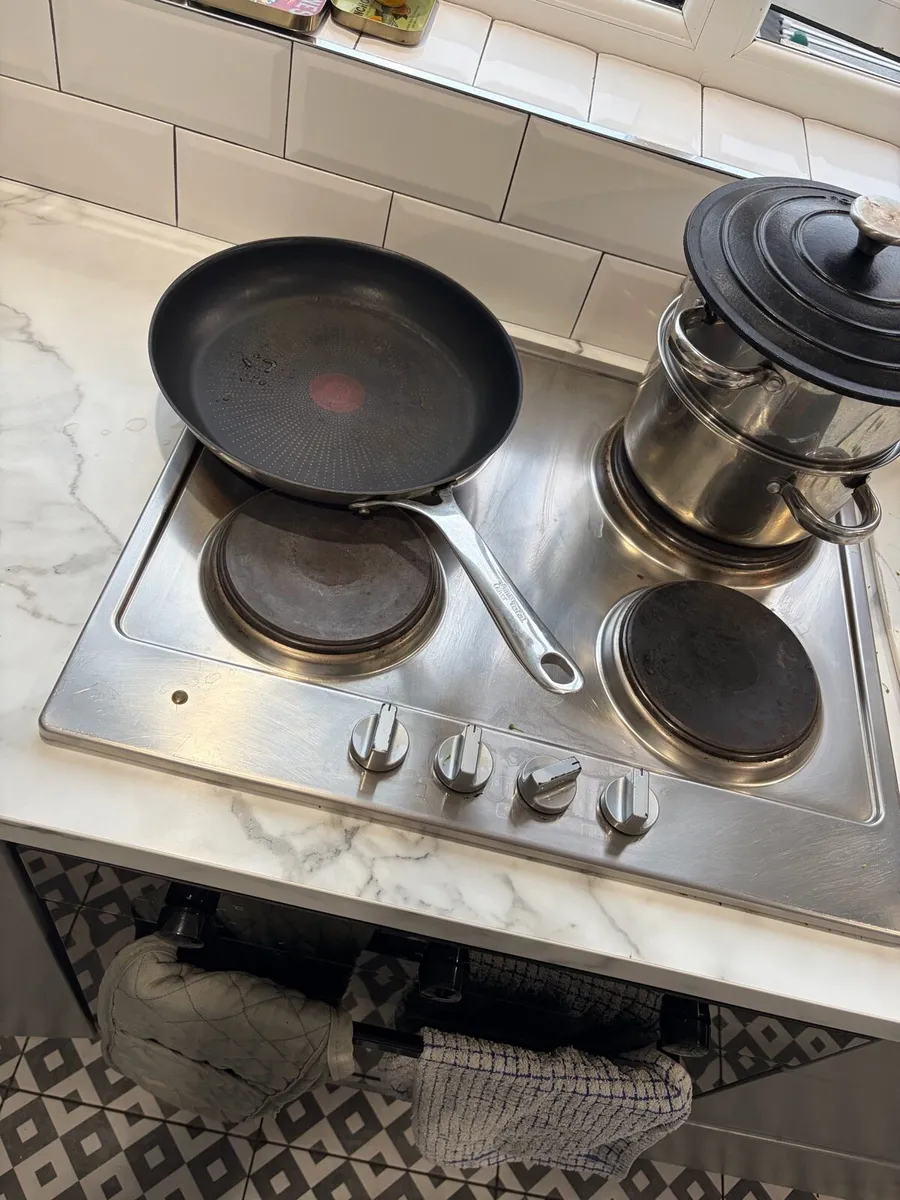 Solid plate cooking hob - Image 2