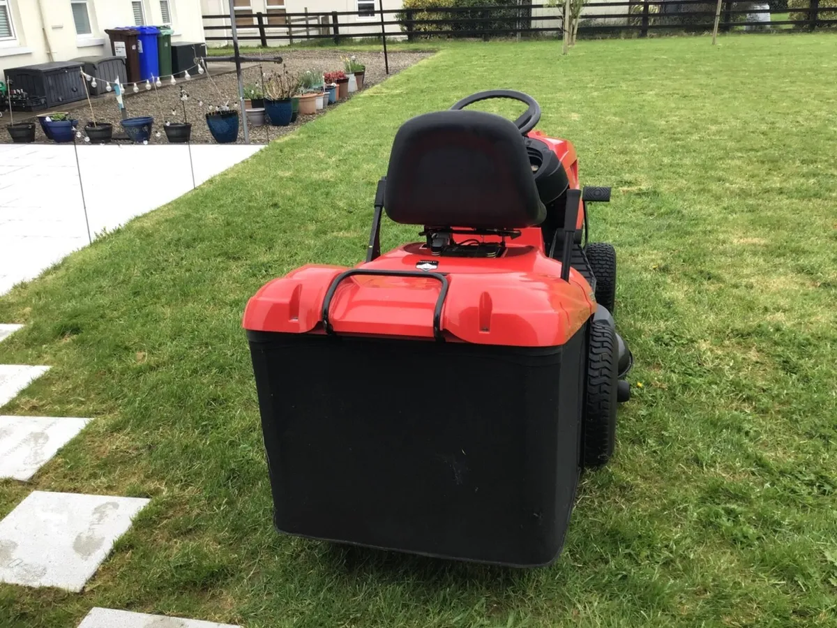 Ride on lawn mower - Image 2