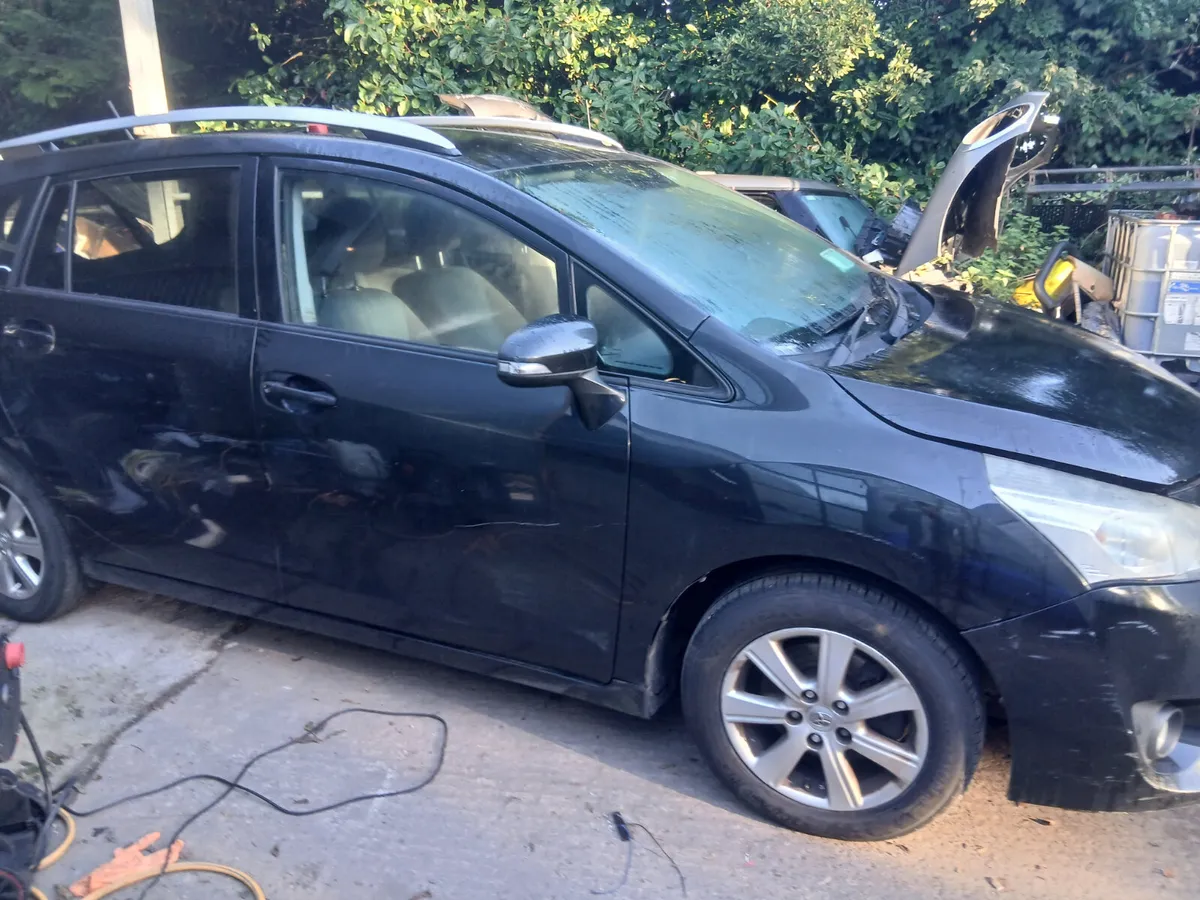 Toyota verso 2015 - Image 2