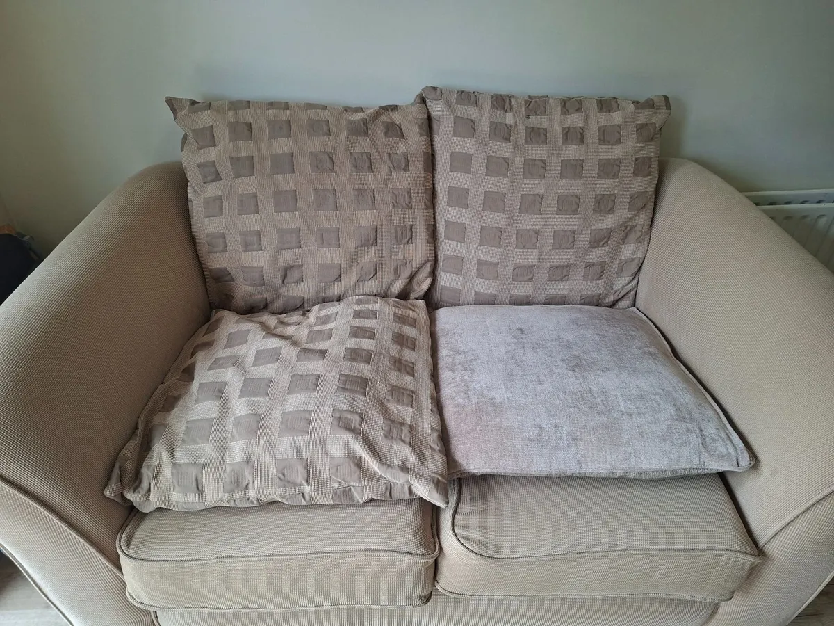 Couch - Image 4