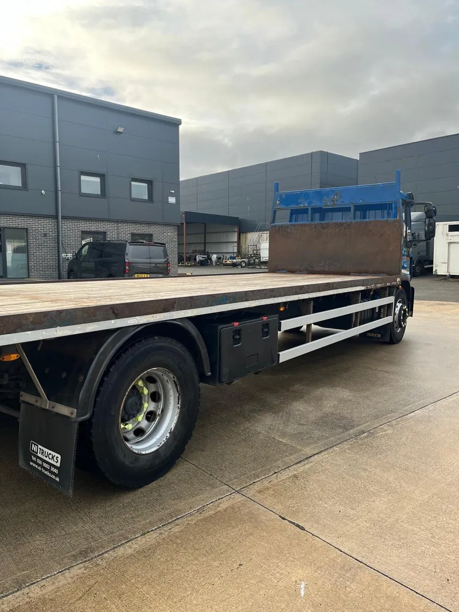 August 2019 Iveco 180e25 Flatbed - Image 3
