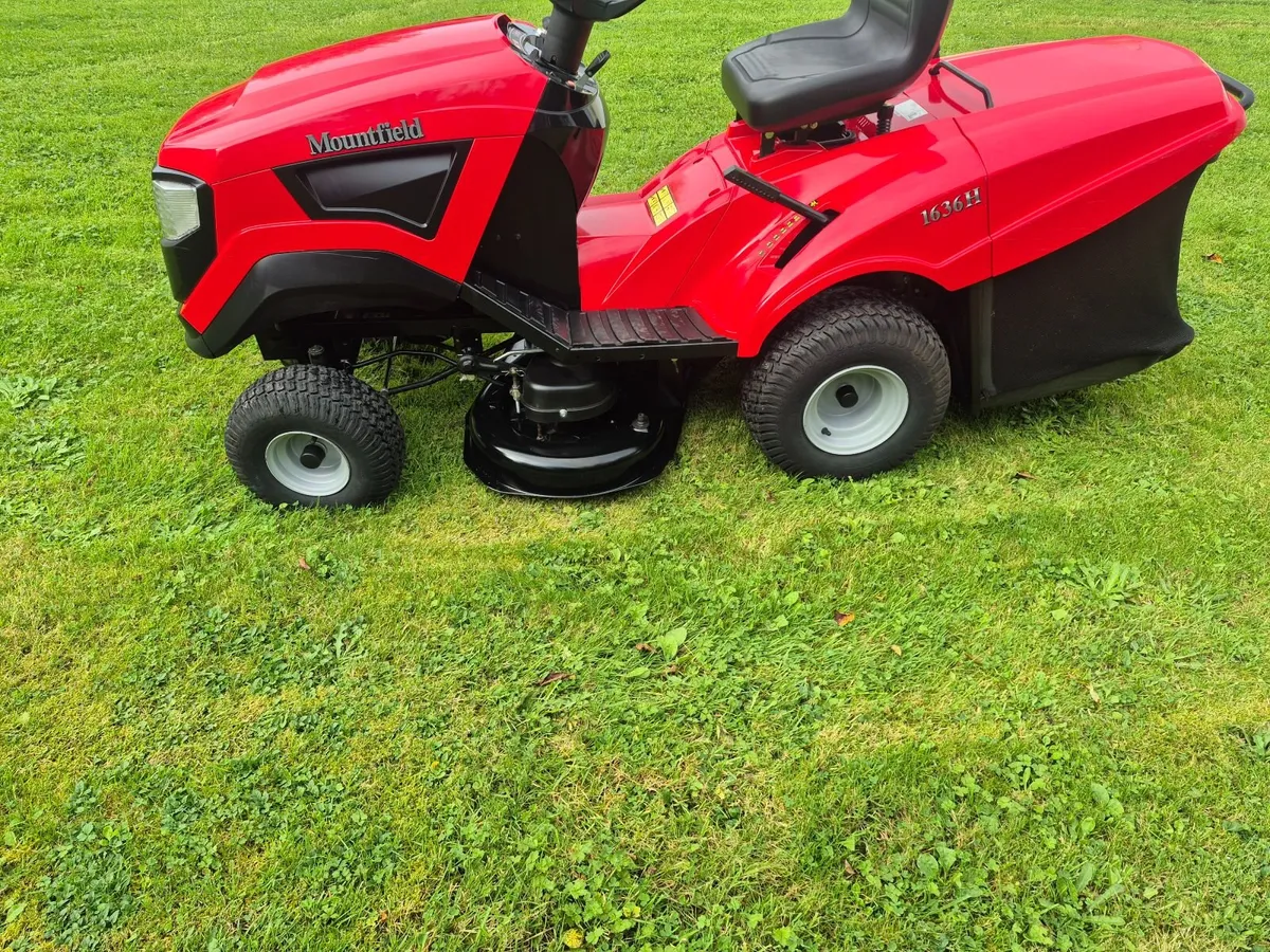 Castelgarden ride on lawnmower - Image 1