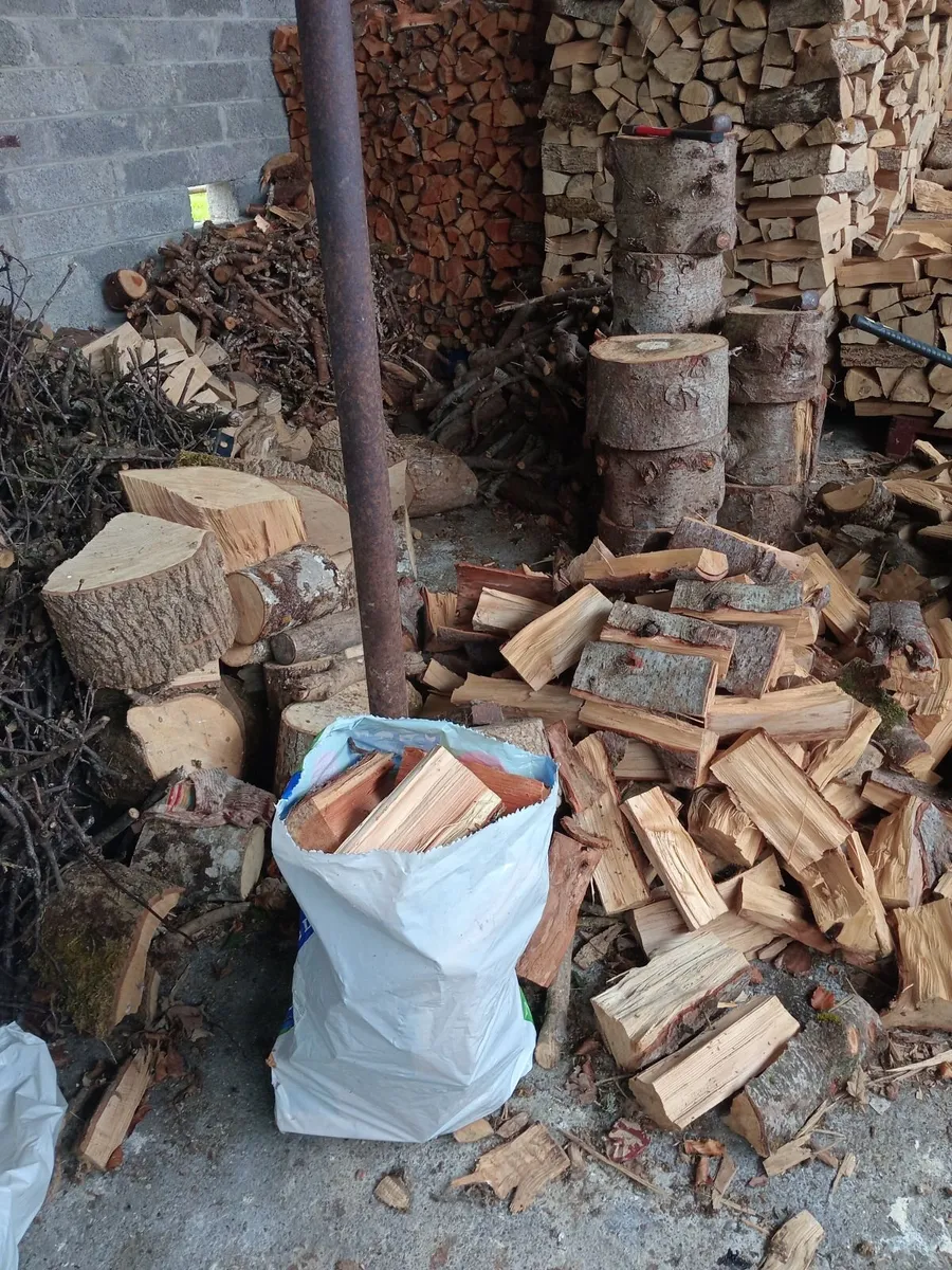 Bags of firewood well seasoned (2 years)