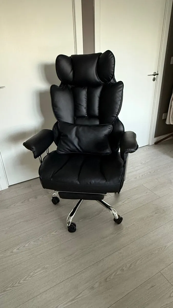 Desk chair - Image 1