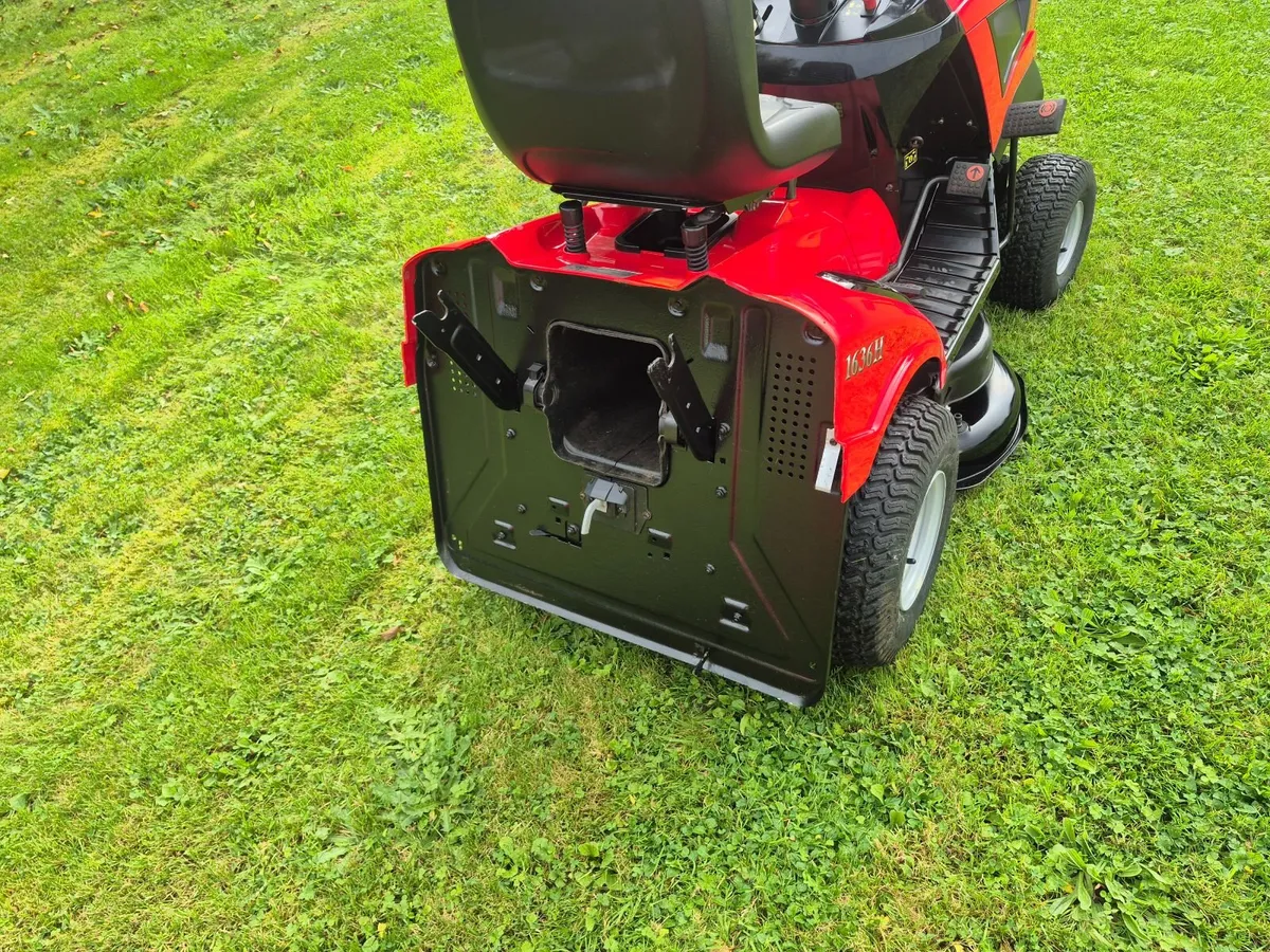 Castelgarden ride on lawnmower - Image 3