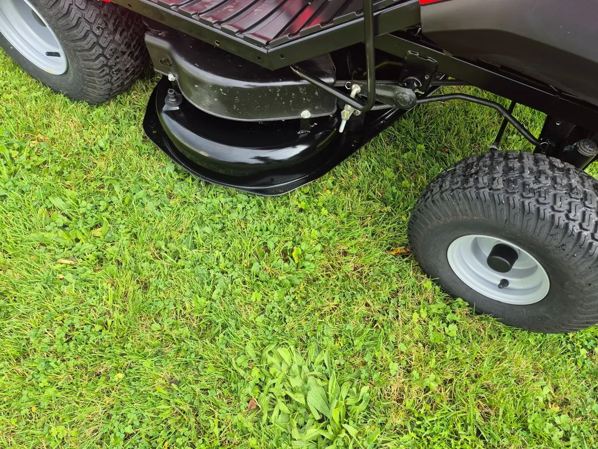 Castelgarden ride on lawnmower - Image 4