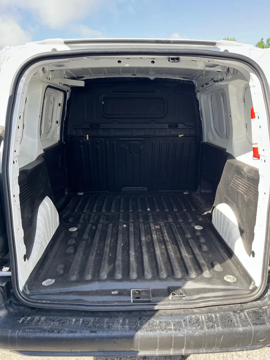 Peugeot Expert 2023 - Image 2