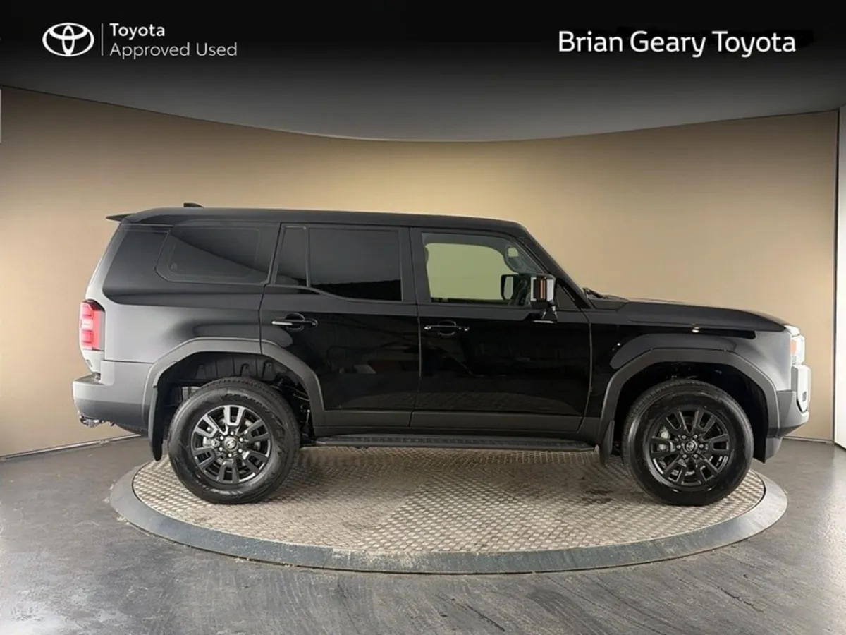 Toyota Land Cruiser LWB AUTO - Image 3