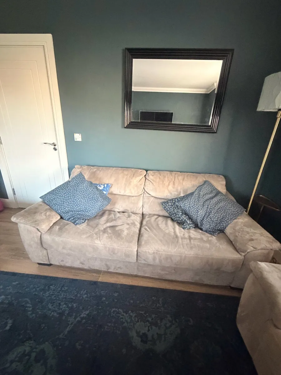 Couch - Image 4