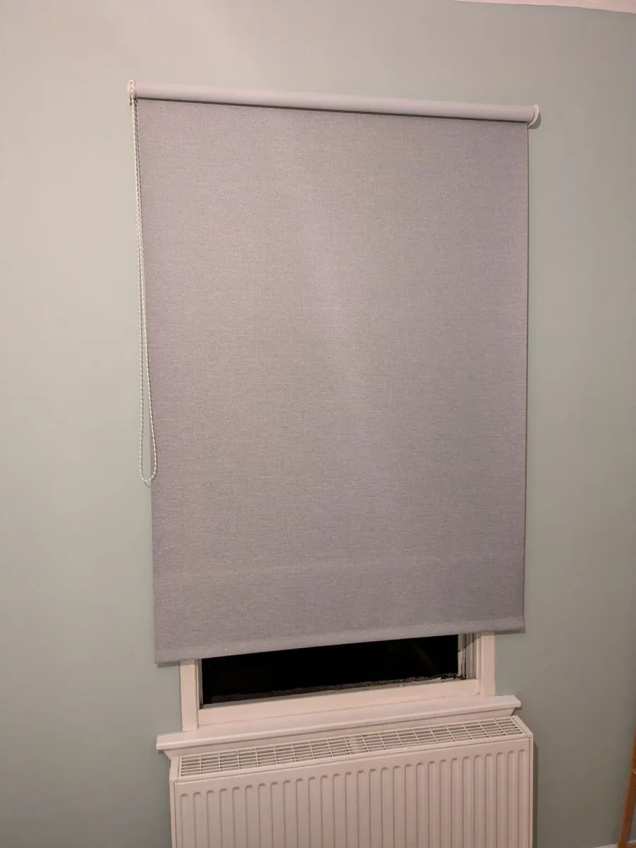 2 x window blinds. Free for collection.