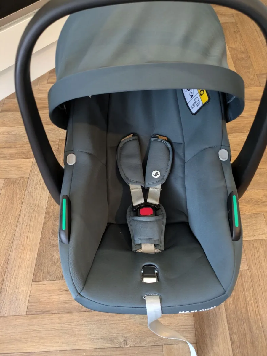 Maxi cosi pebble s infant carseat - Image 1