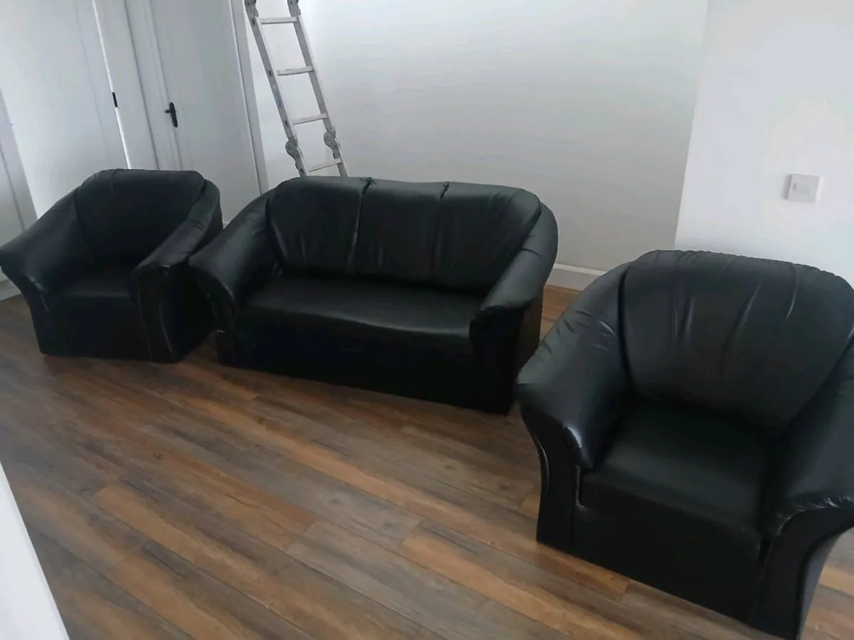 Couches - Image 2