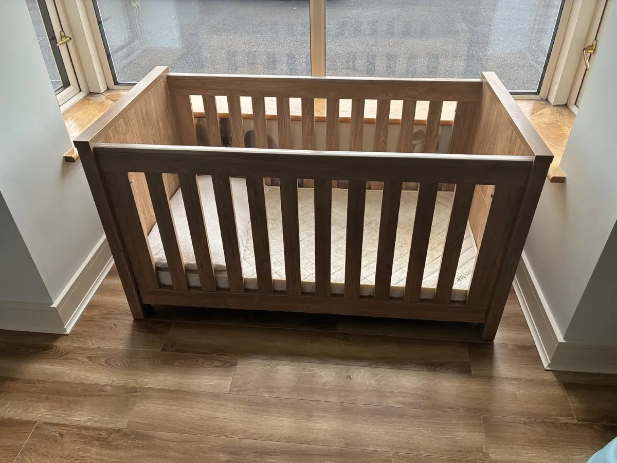 baby cot - Very good condidition - Image 1
