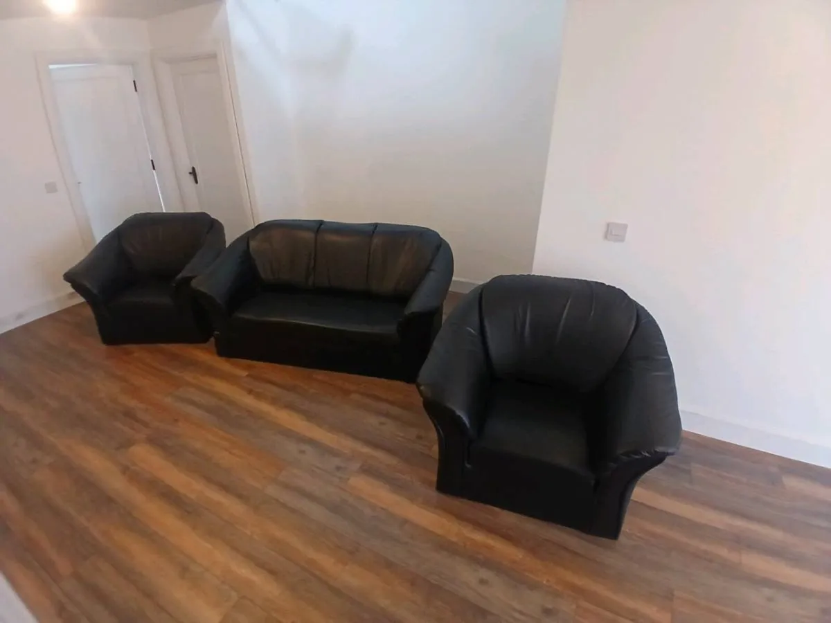 Couches - Image 4