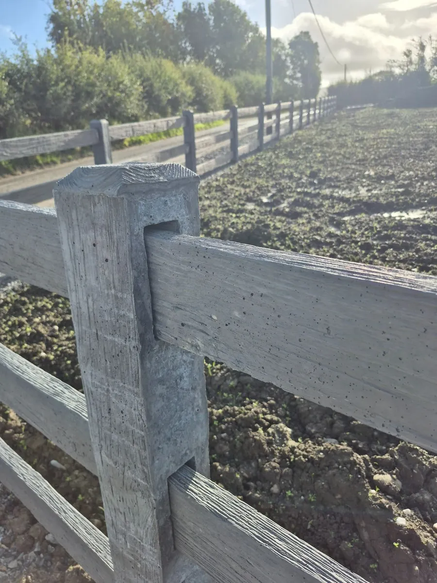 Concrete timber effect ranch fencing - Image 2