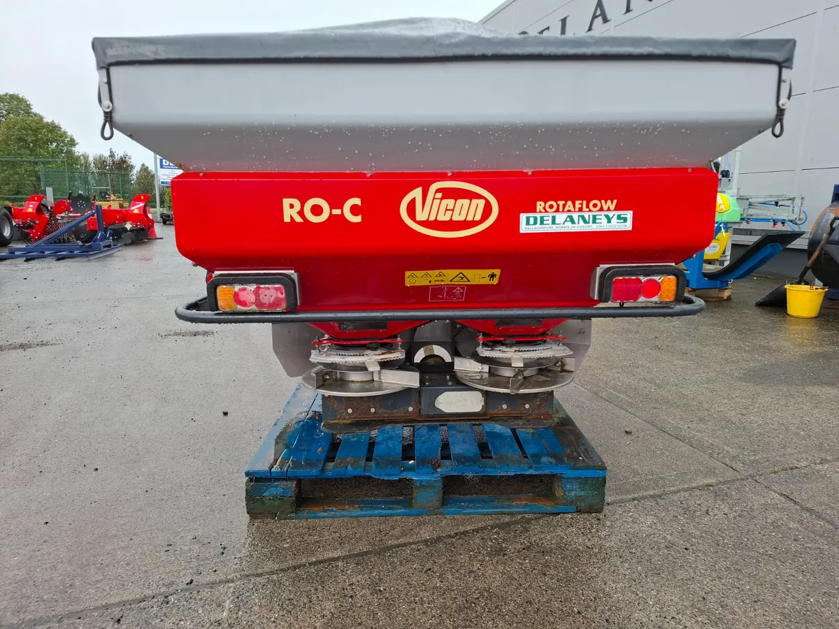 Fertiliser Spreader - Image 1