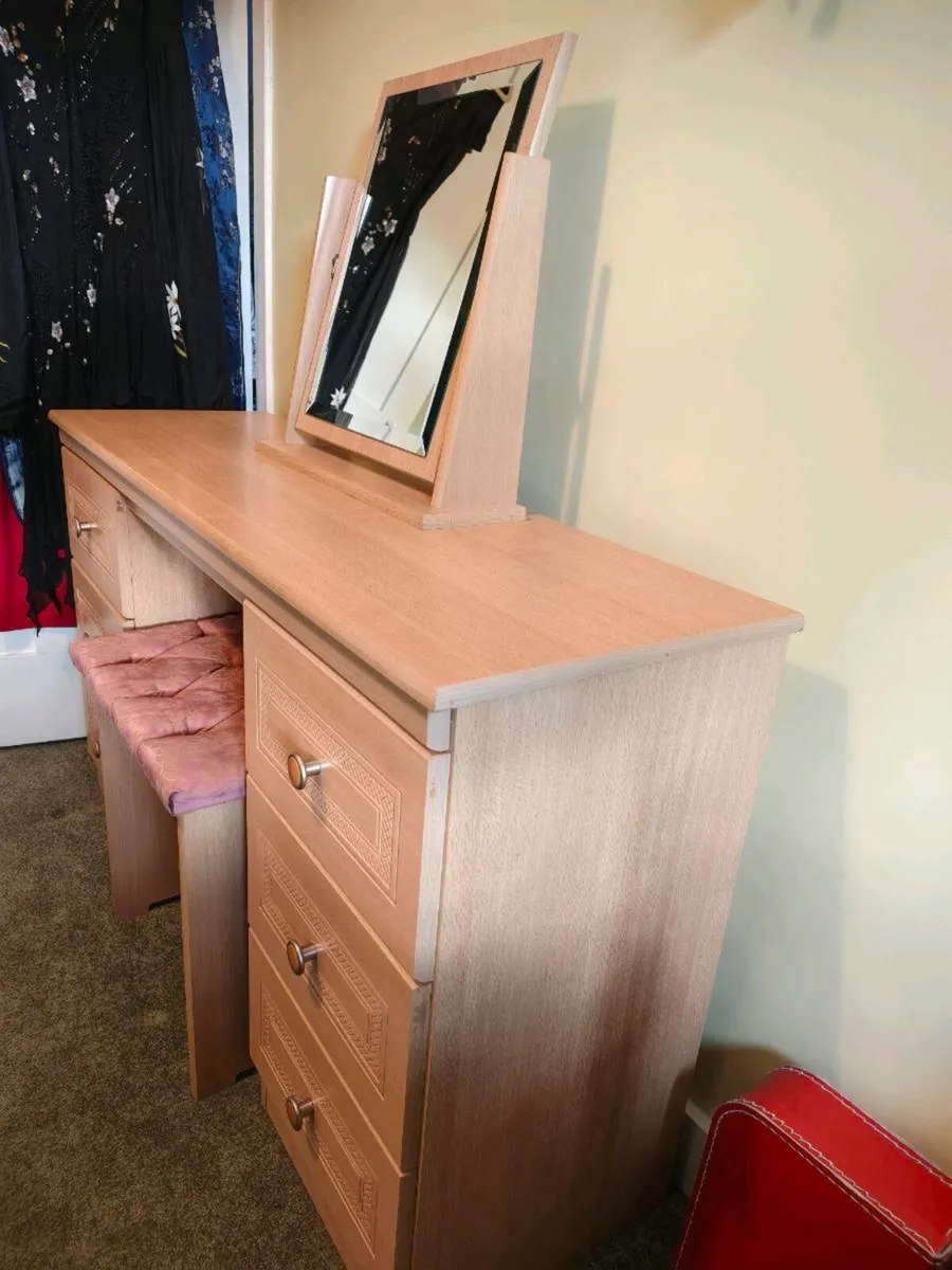 Dressing Table Set with Tilting Mirror & Cushioned - Image 3