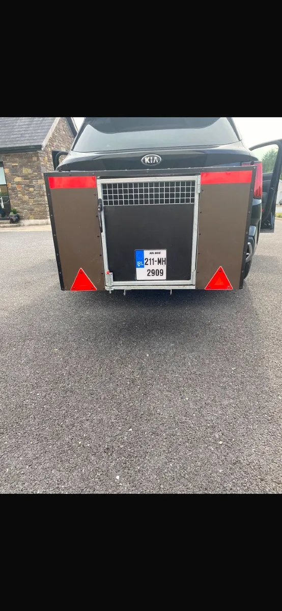 Dog box - Image 1