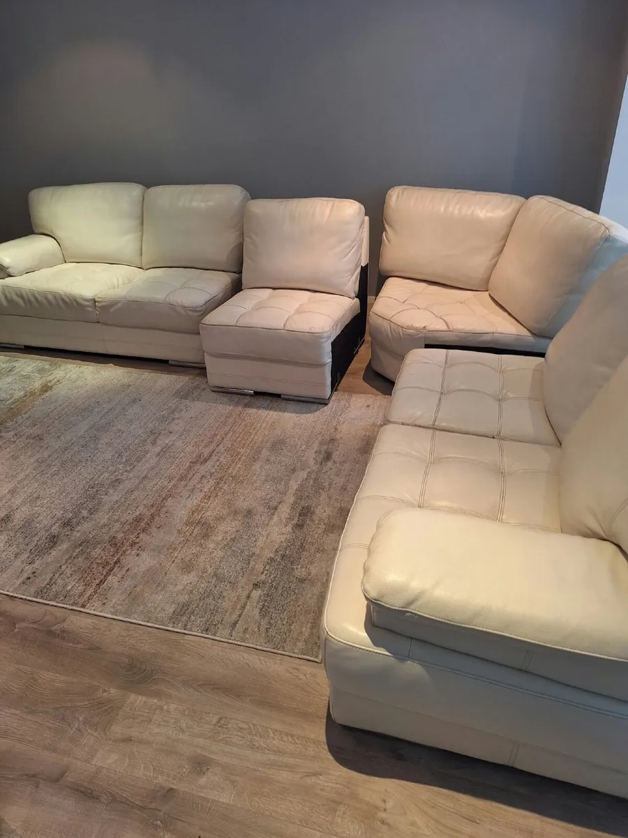 Corner couch - Image 3