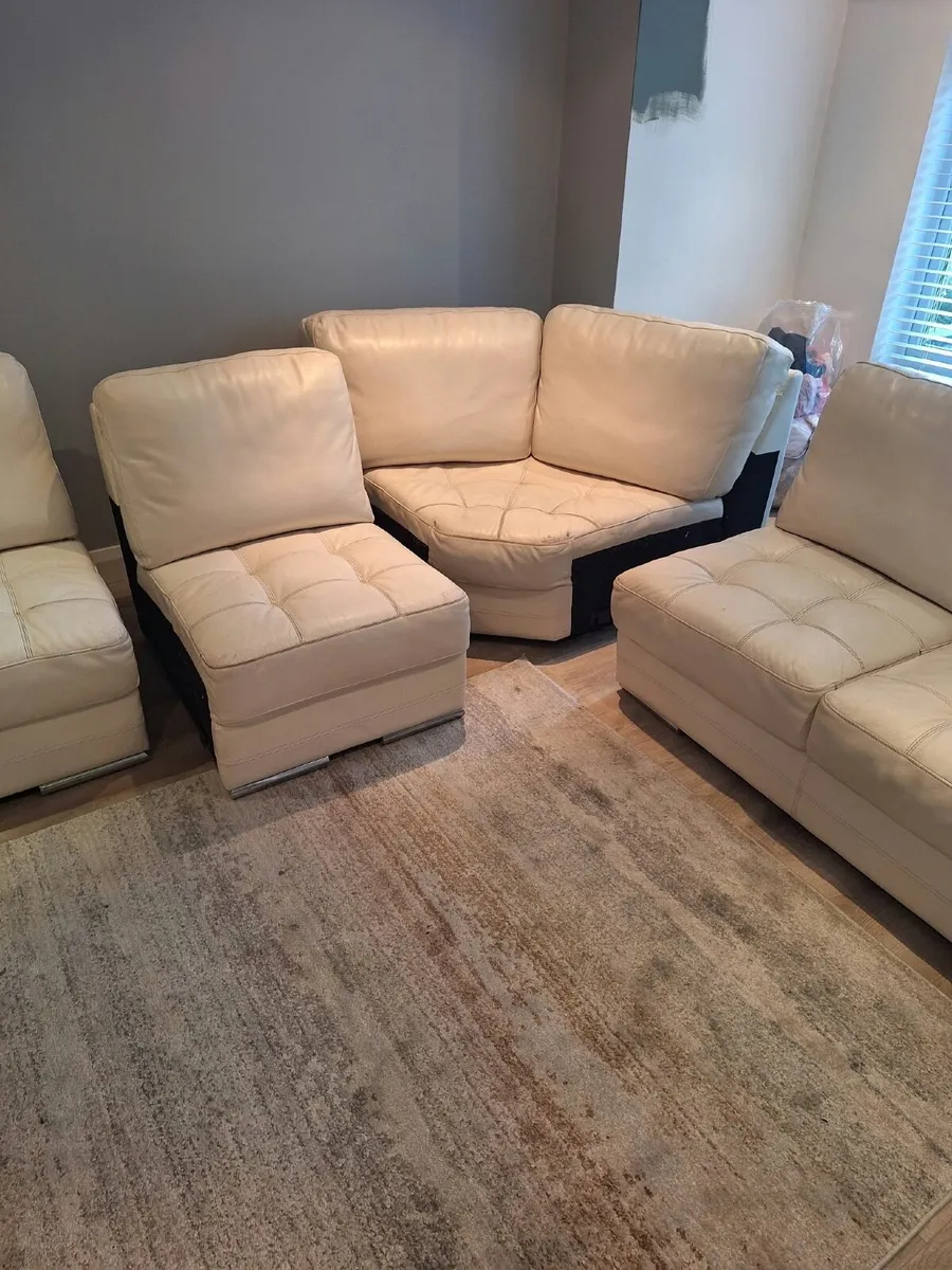Corner couch - Image 4
