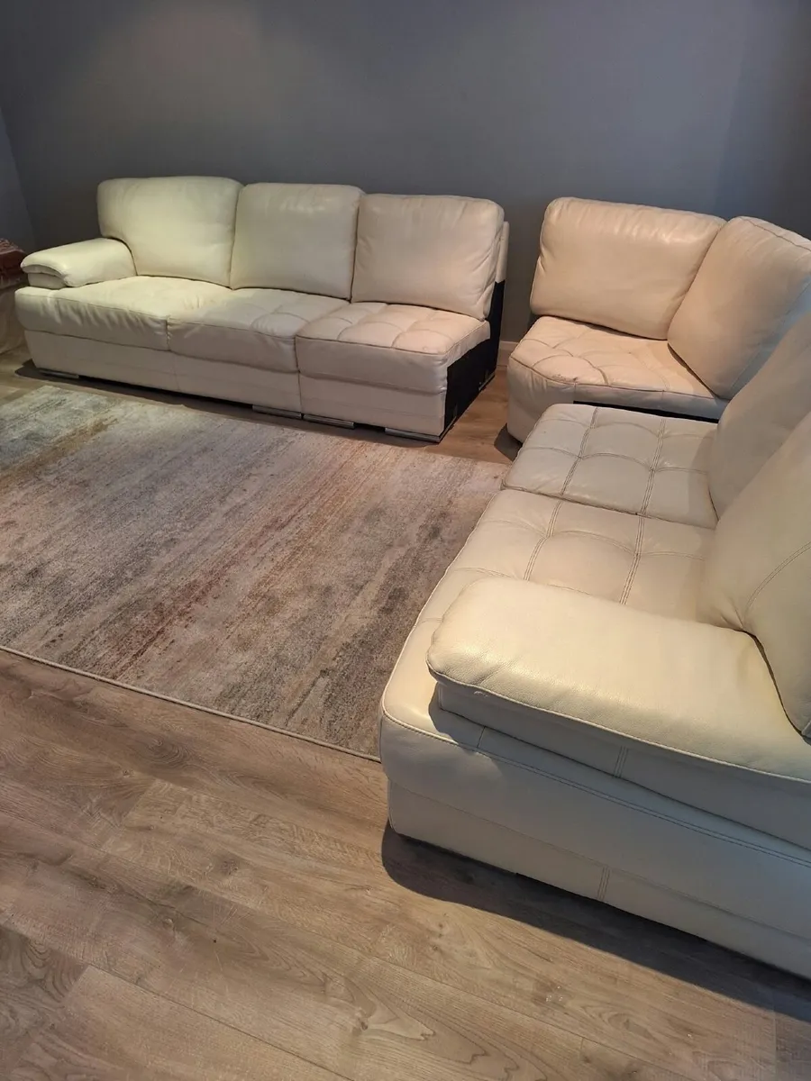 Corner couch - Image 2