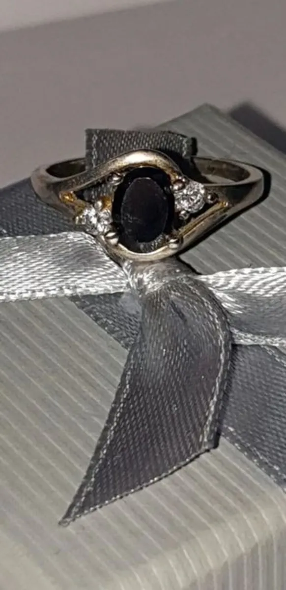 Hallmarked Pristine Vintage Sterling Silver Ring - Image 2