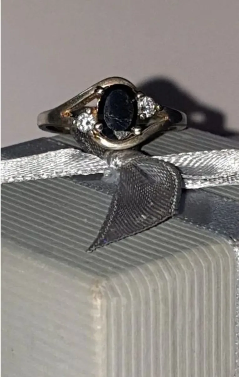Hallmarked Pristine Vintage Sterling Silver Ring - Image 3