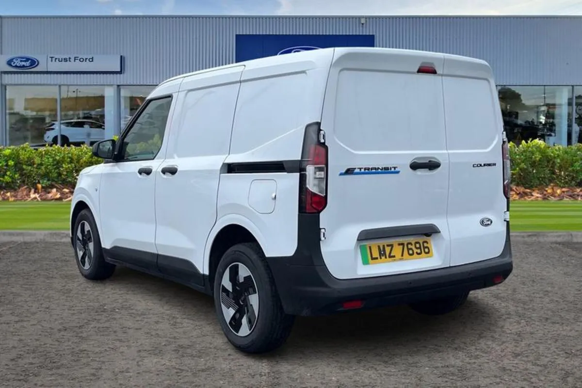 Ford Transit Courier E- 100kW 46kWh Trend  Auto - Image 2