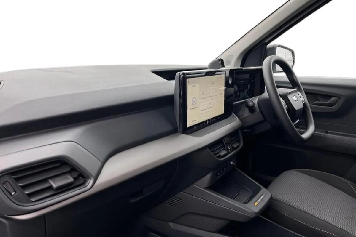 Ford Transit Courier E- 100kW 46kWh Trend  Auto - Image 3