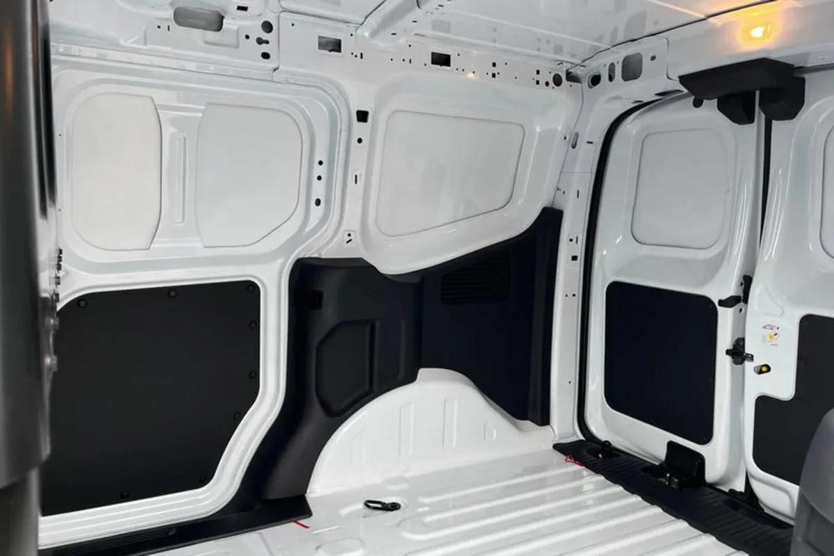 Ford Transit Courier E- 100kW 46kWh Trend  Auto - Image 4