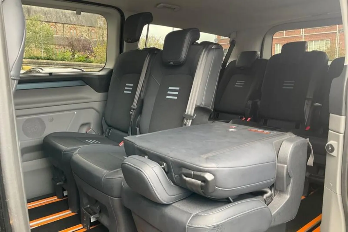 Ford Tourneo Custom 320 Active AUTO L2 LWB Minibus - Image 4