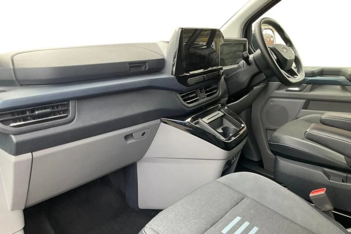 Ford Tourneo Custom 320 Active AUTO L2 LWB Minibus - Image 3