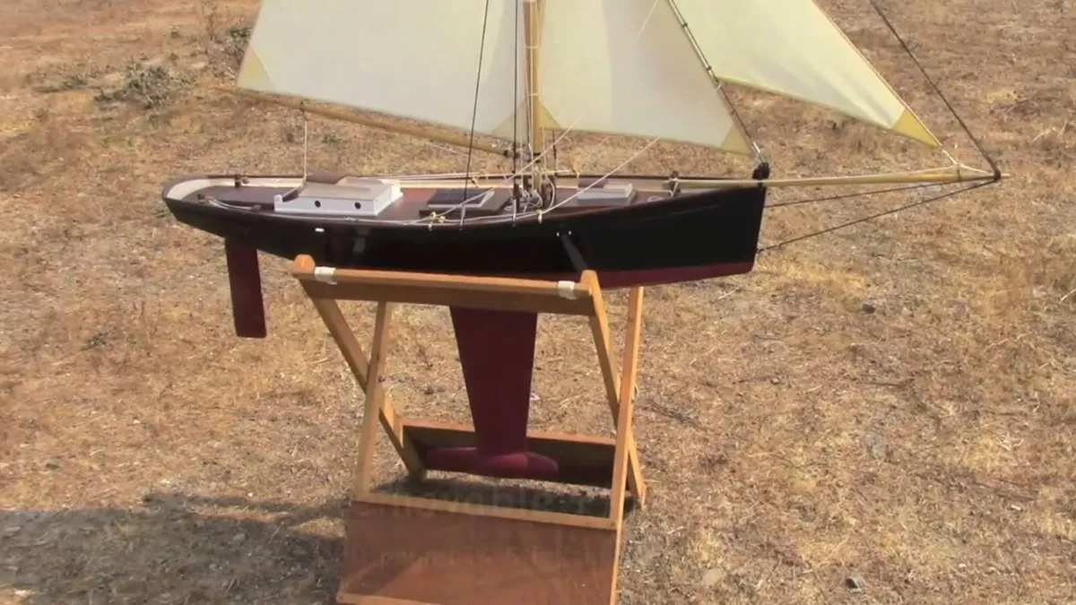 RC Sailing Boat - Image 2