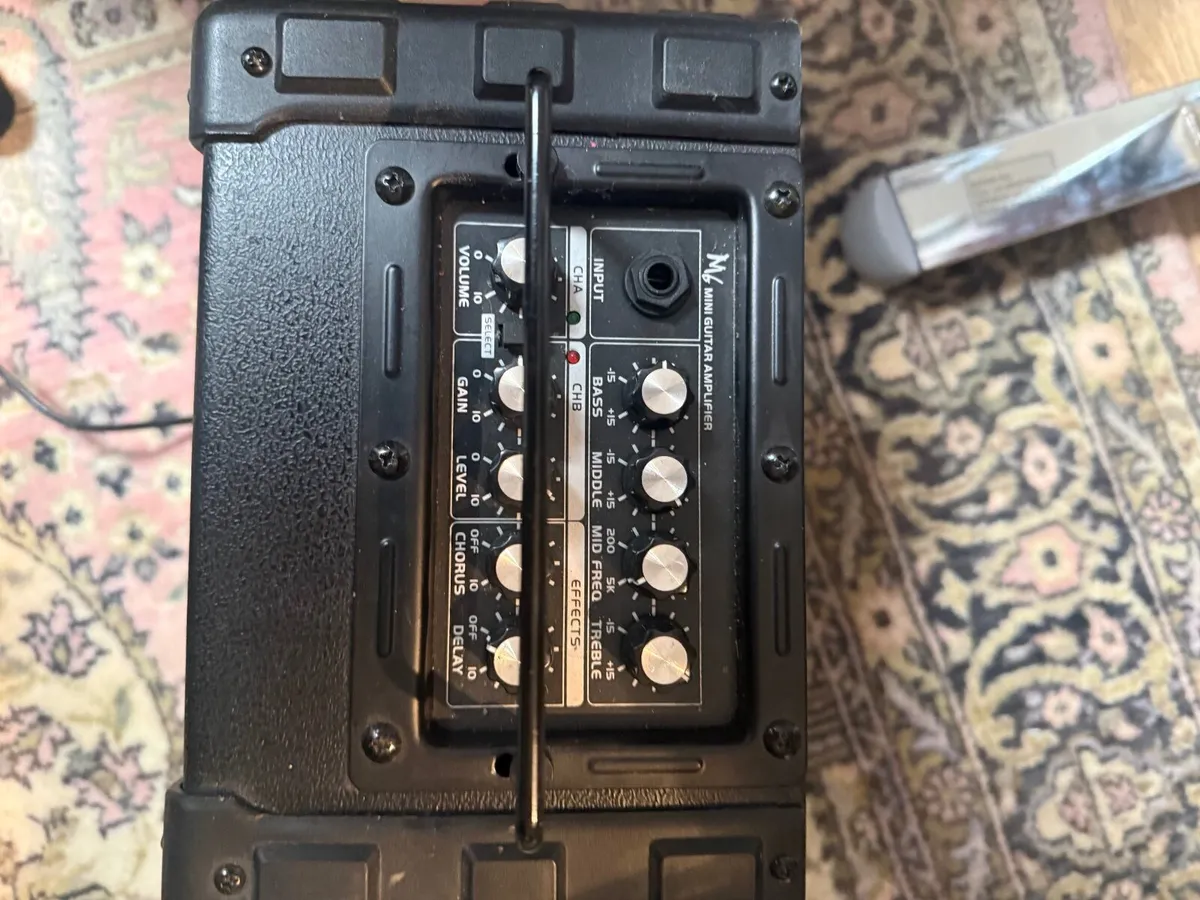 Guitar amplifier and tuners - Image 3