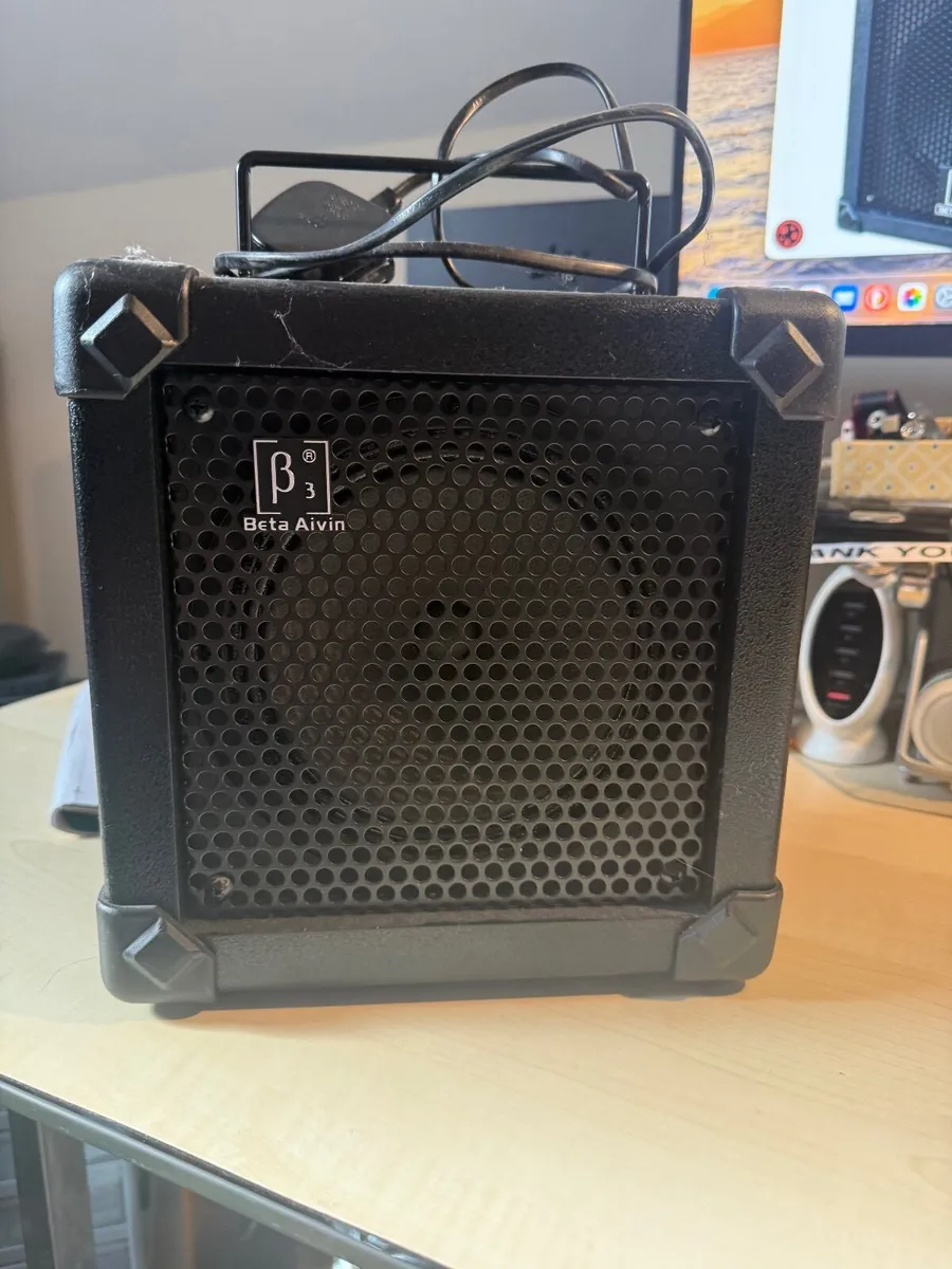 Guitar amplifier and tuners - Image 4