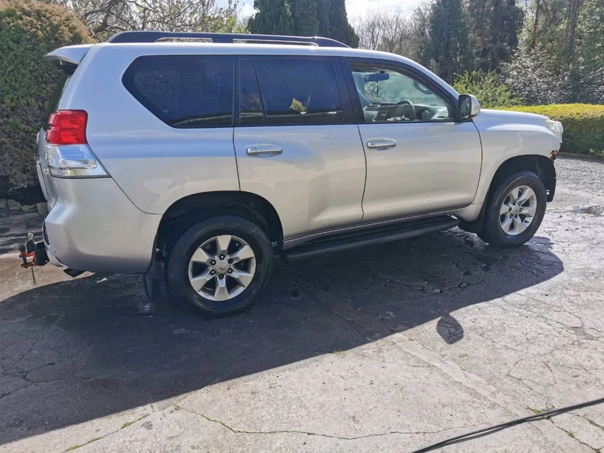 12 Toyota Landcruiser Auto - Image 4