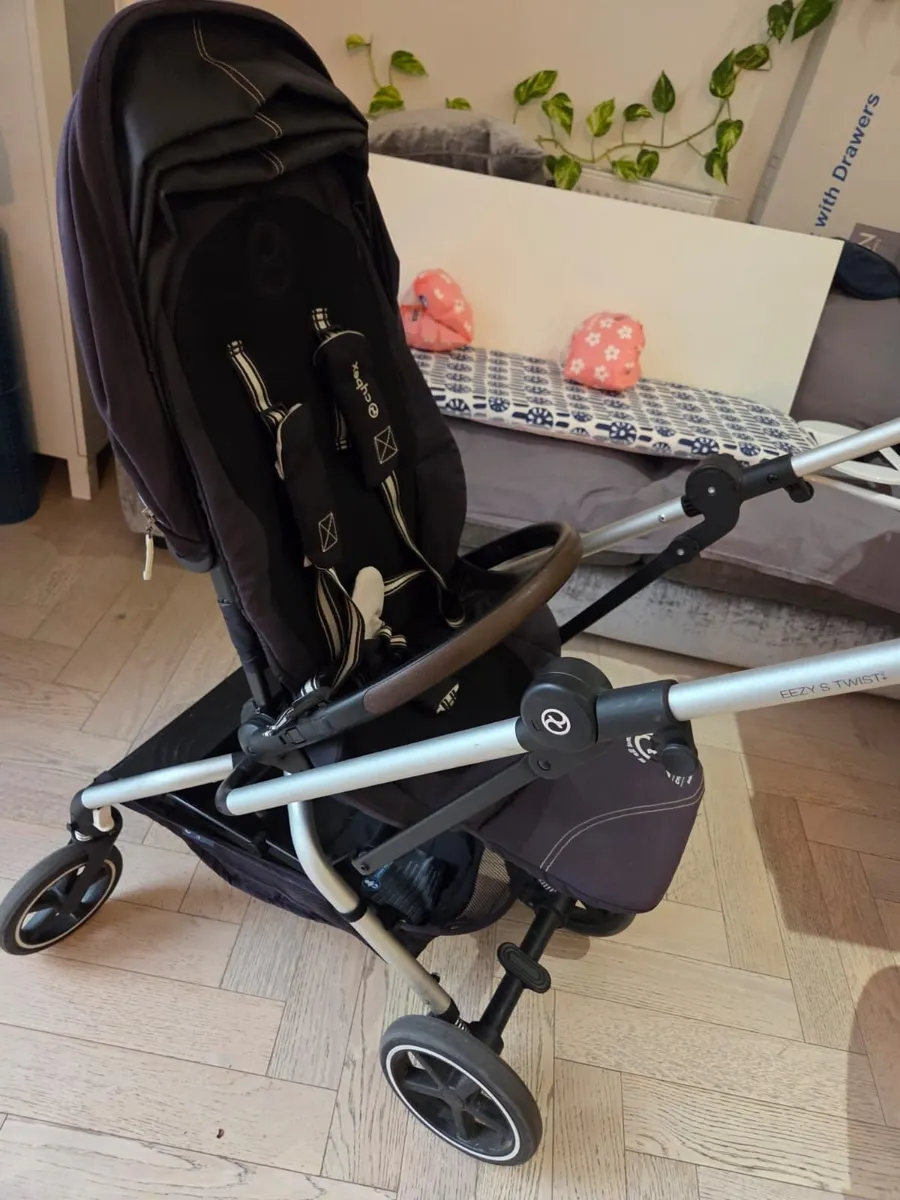 Cybex Eezy S Twist  travel stroller - Image 3